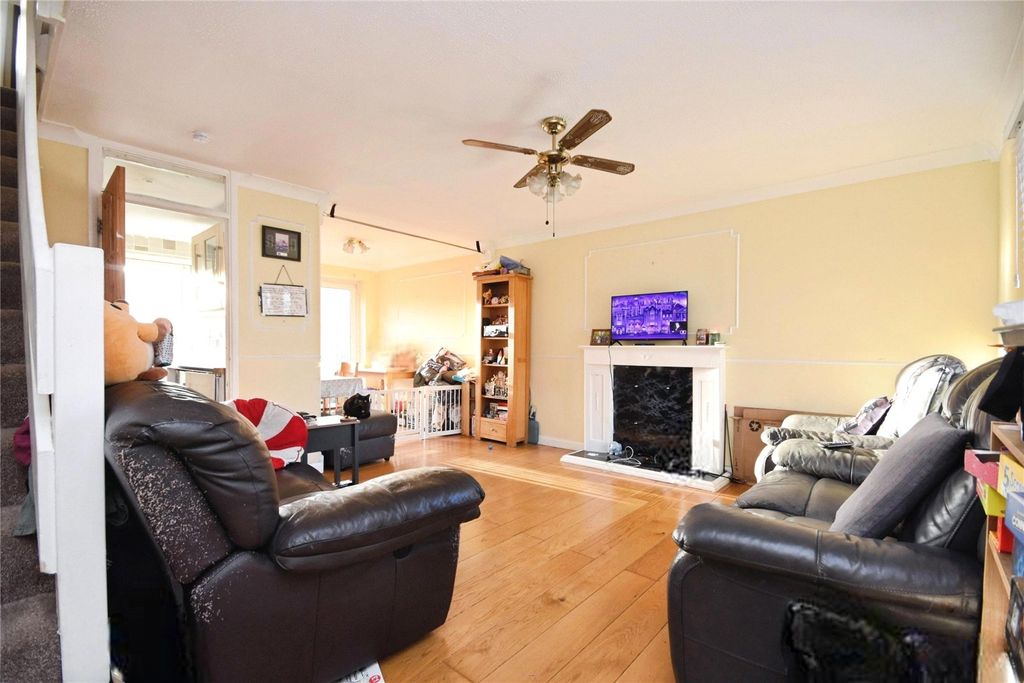 Property photo 2 of 12 Lounge