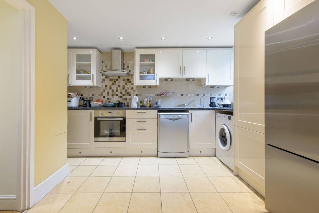 Property photo 3 of 8