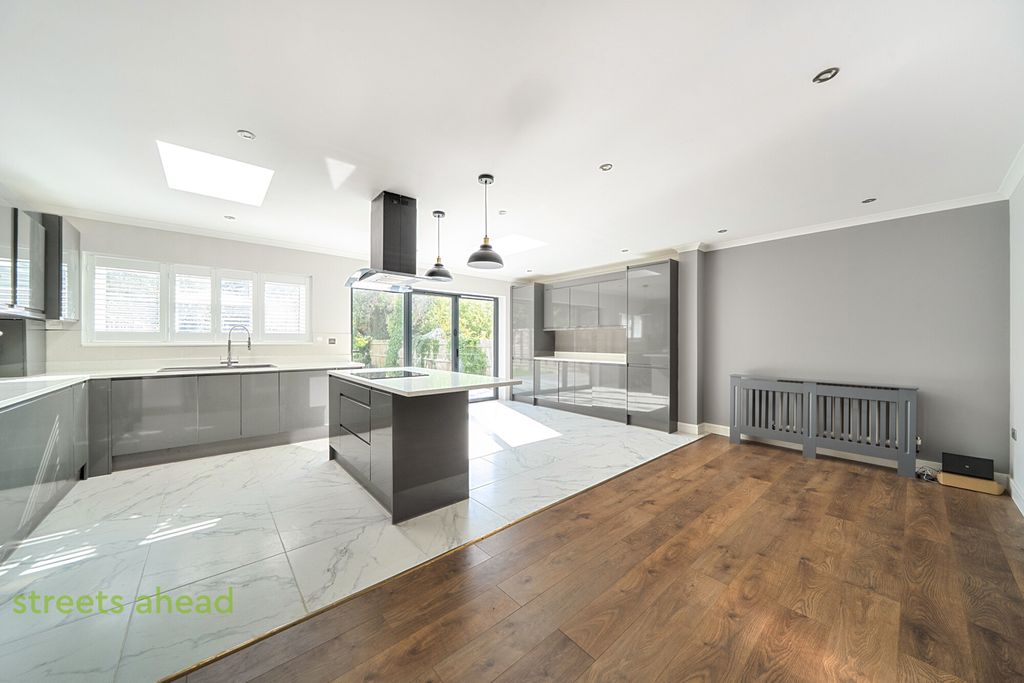 Property photo 1 of 22 86d96A03-B452-402...