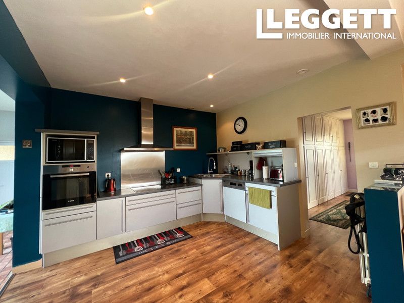 Property photo 2 of 10