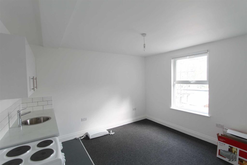 Property photo 3 of 4 Studio Room
