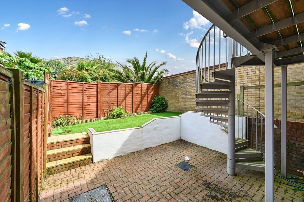 Property photo 2 of 25 Picture No. 02
