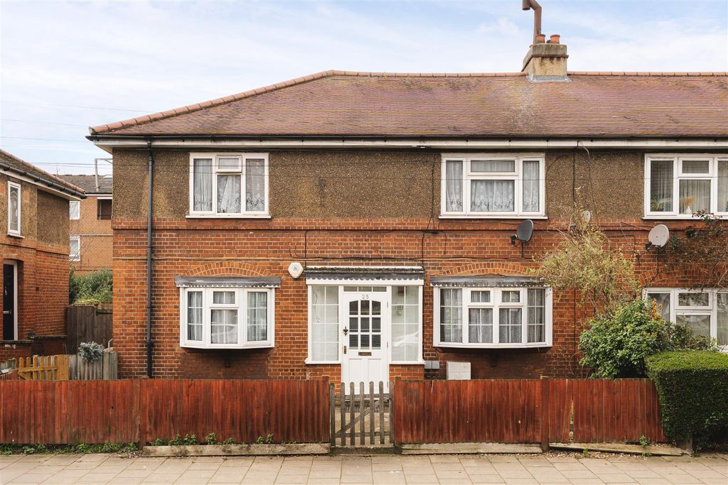 Property photo 2 of 13 Daubeney Road-1.Jpg