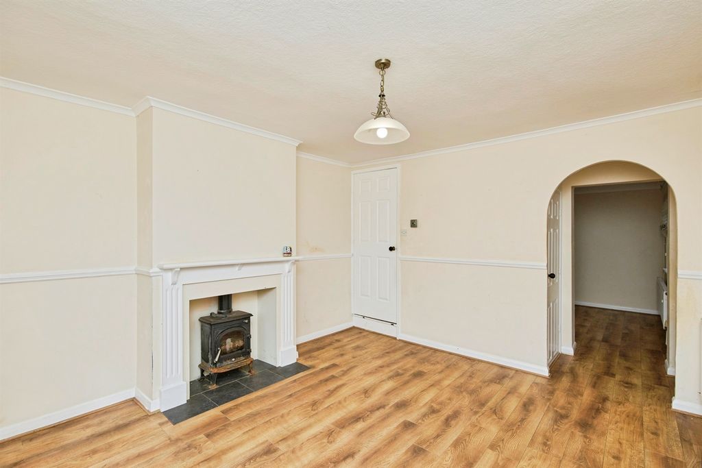 Property photo 3 of 16 Lounge: