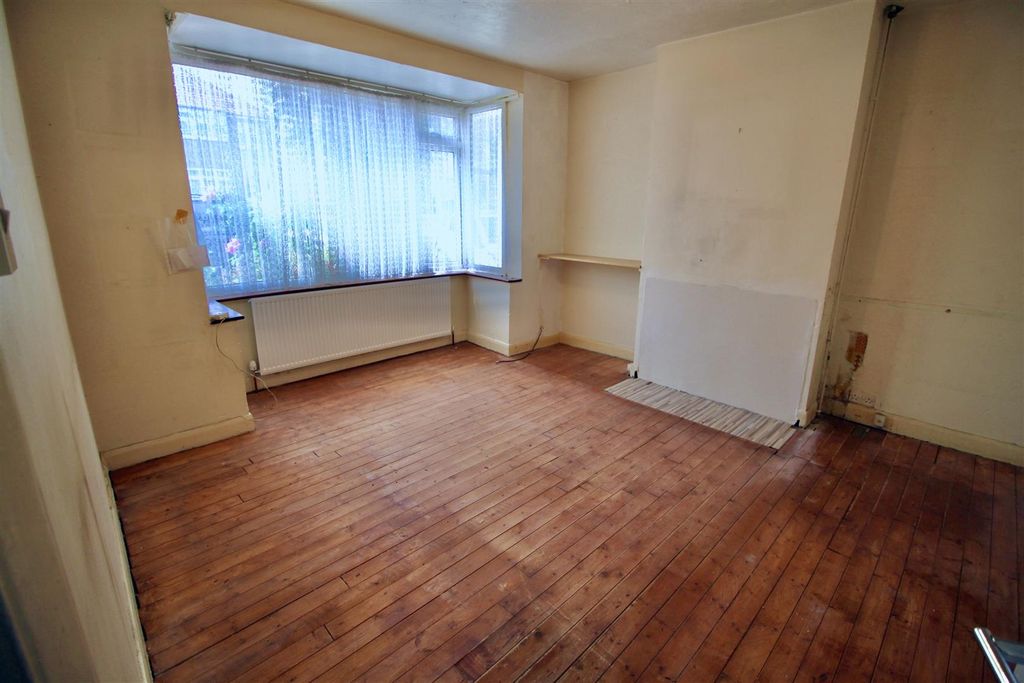 Property photo 3 of 10 Lounge