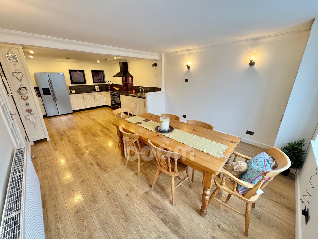 Property photo 3 of 29 Station Road, Howwood Dining Kitchen Pic
