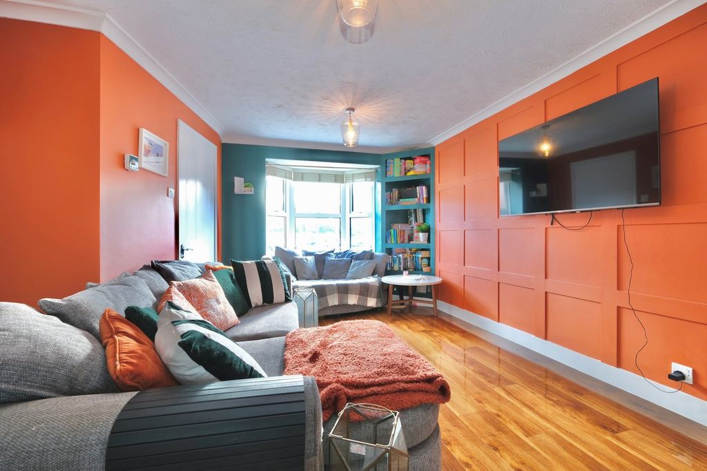 Property photo 3 of 19