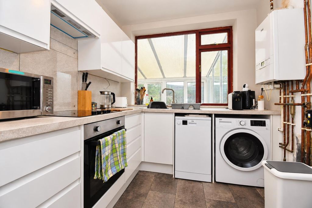 Property photo 3 of 16 Kitchen