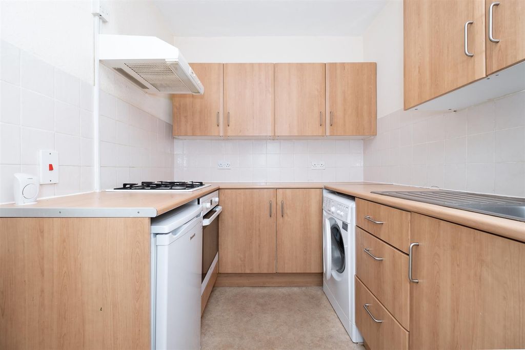 Property photo 3 of 7 Kitchen