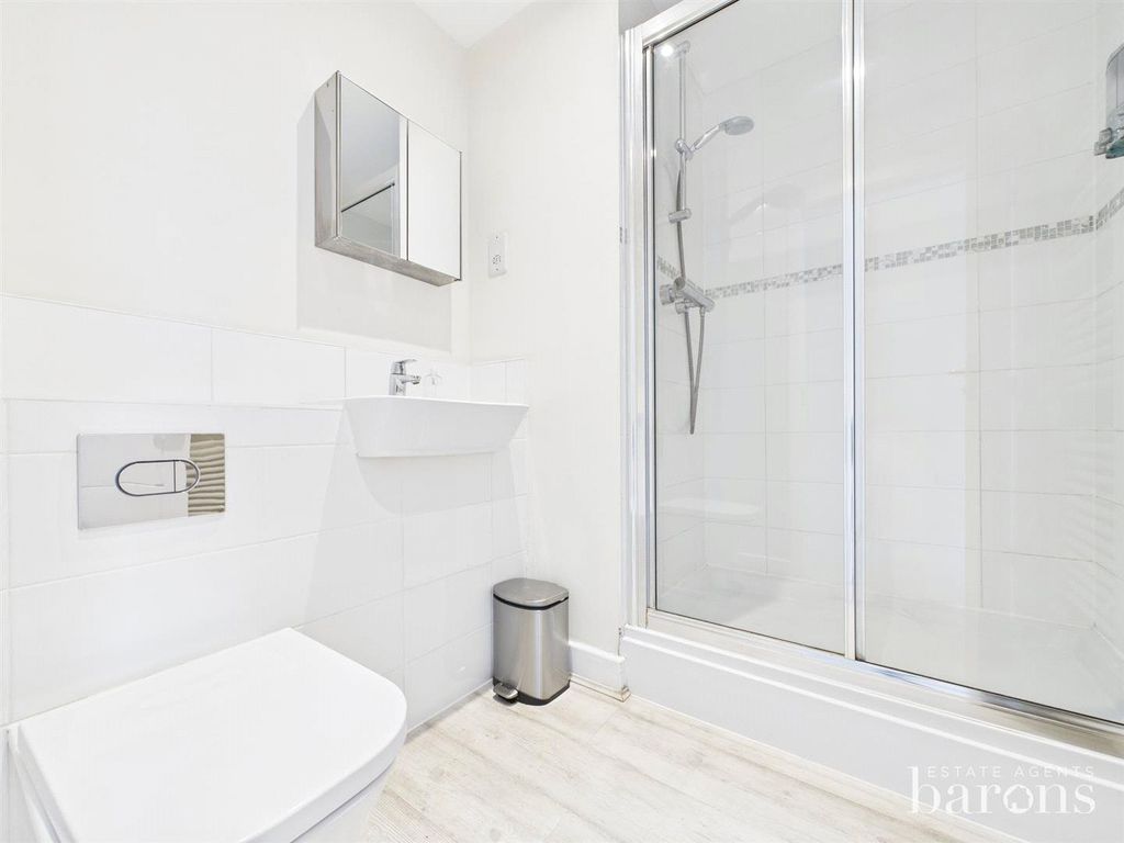 Property photo 3 of 14 En-Suite