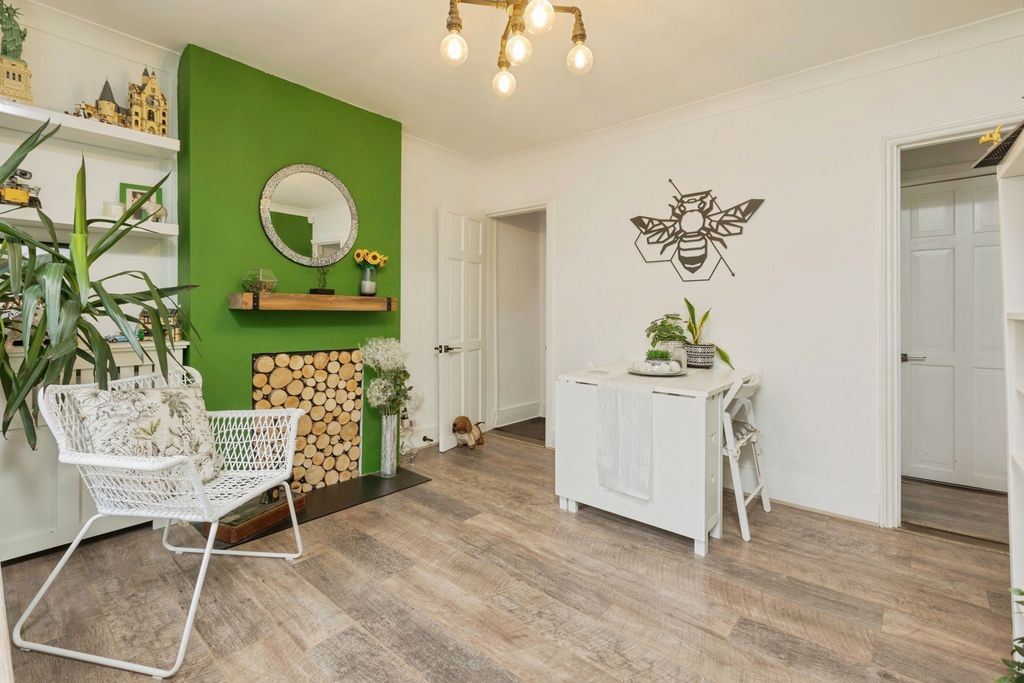 Property photo 3 of 14 Entrance Room