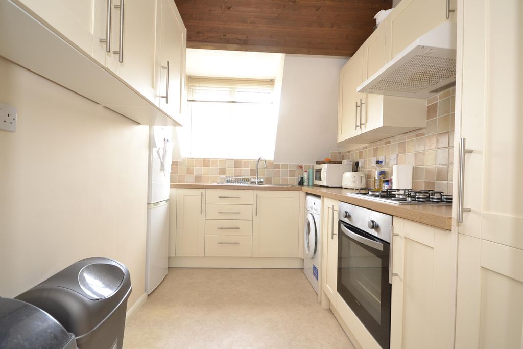 Property photo 2 of 9 Kitchen