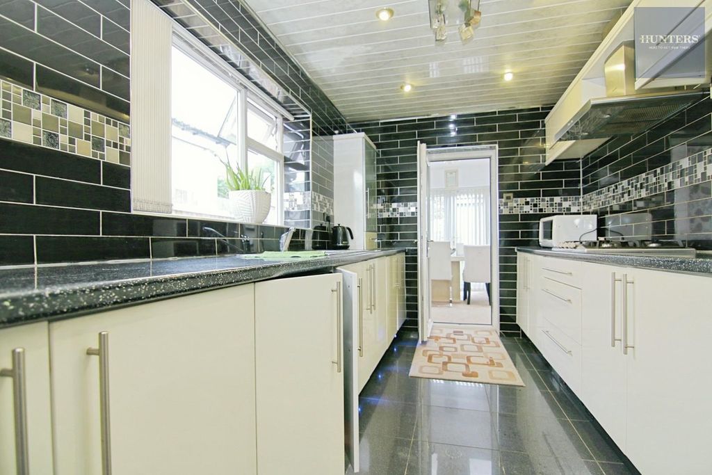 Property photo 3 of 17 Kitchen