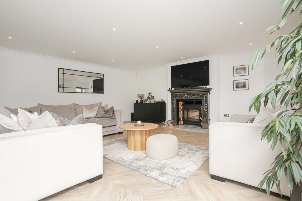 Property photo 3 of 30 Picture 3