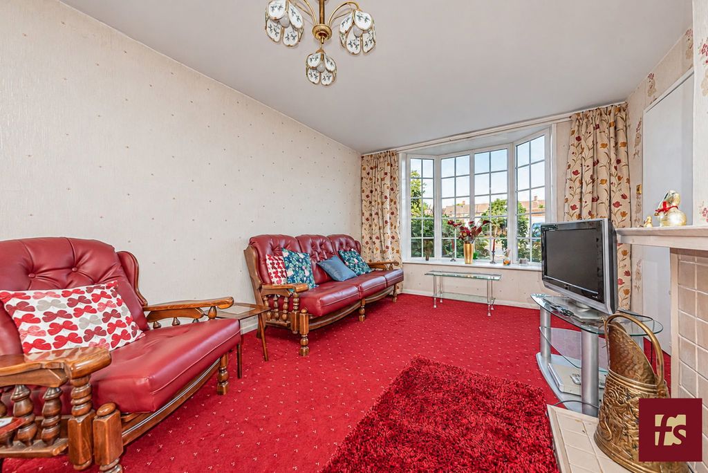 Property photo 3 of 12