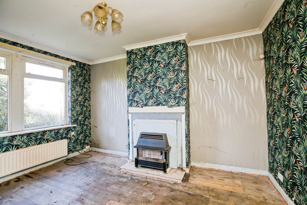 Property photo 3 of 18 Lounge