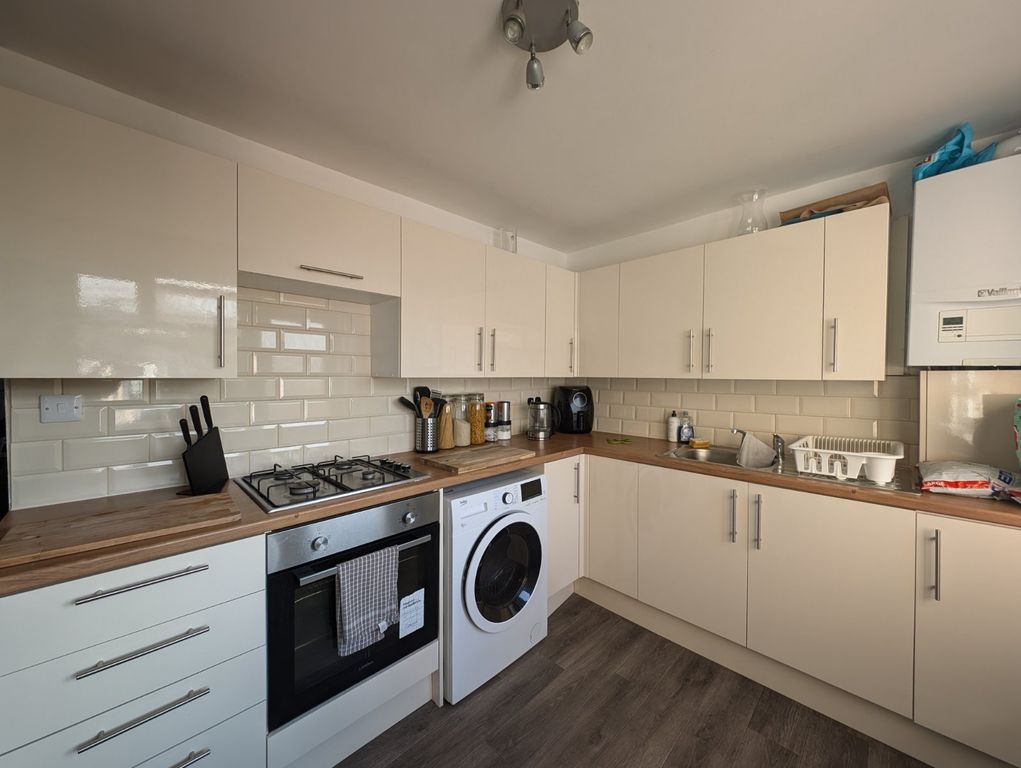 Property photo 2 of 14 Picture No. 21