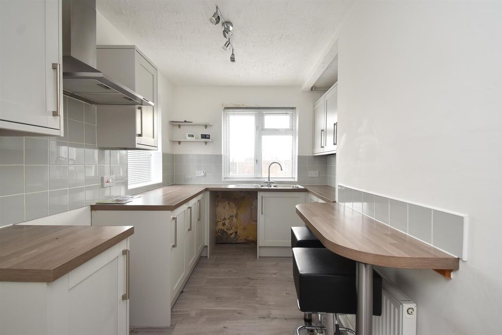 Property photo 2 of 19 Kitchen