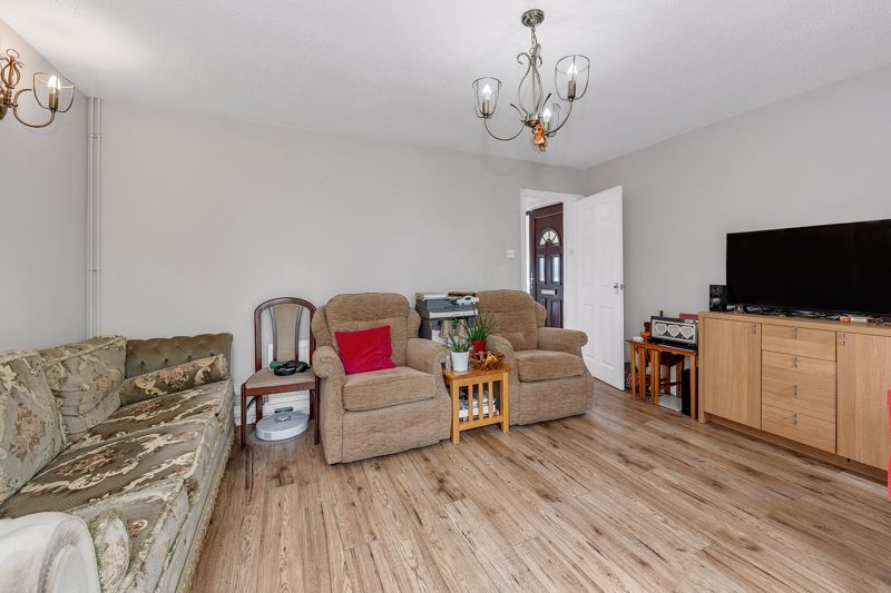 Property photo 3 of 14 Entrance Hall