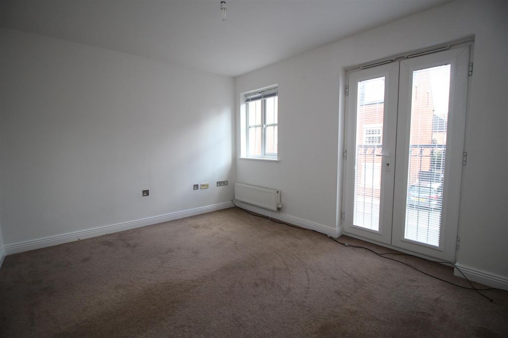 Property photo 3 of 9 86 Mountbatten Way Lounge.Jpg