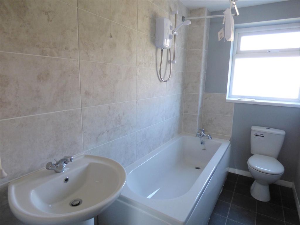 Property photo 3 of 8 78 Broadoak Drive - Bath.Jpg