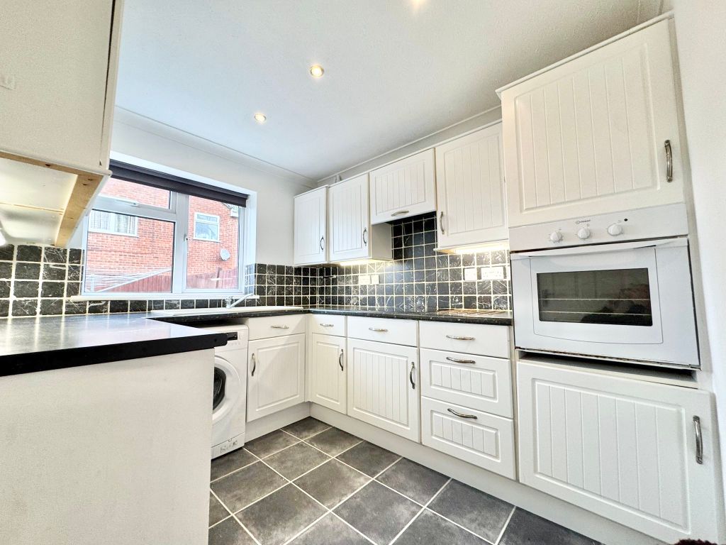 Property photo 3 of 9 Kitchen