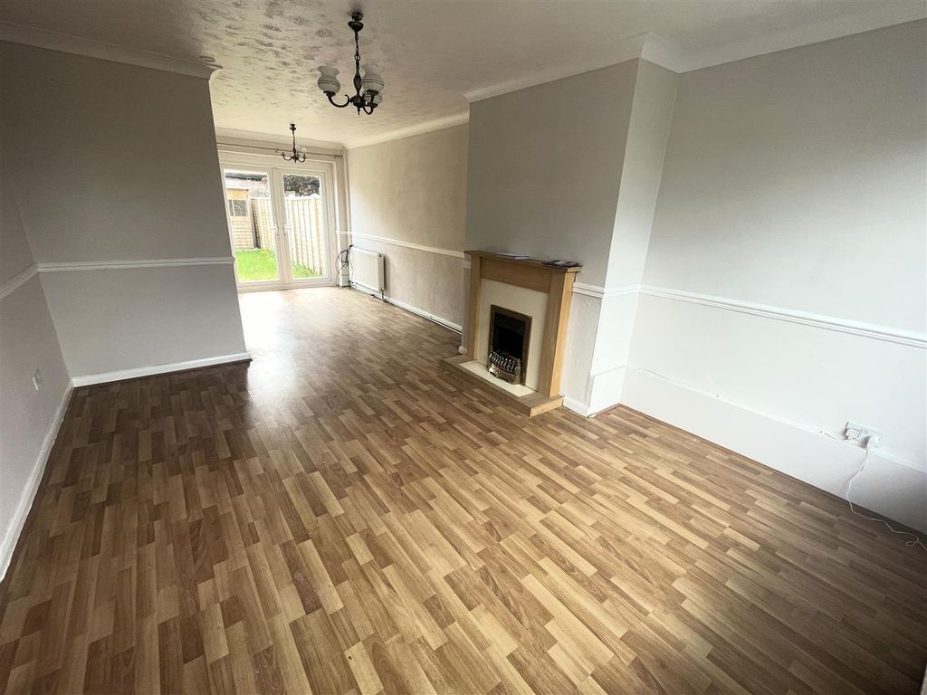 Property photo 3 of 15 Lounge