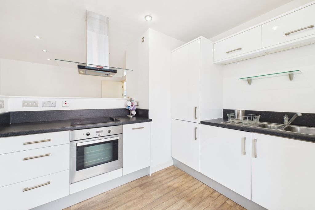 Property photo 2 of 17 Kitchen
