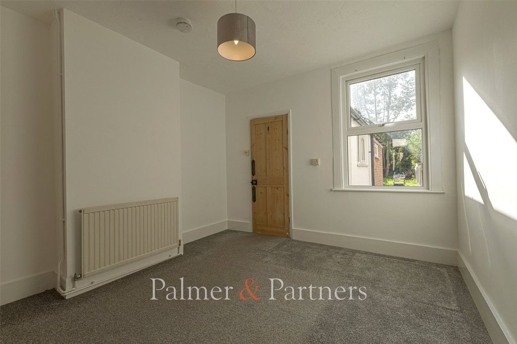 Property photo 3 of 8 Picture No. 24