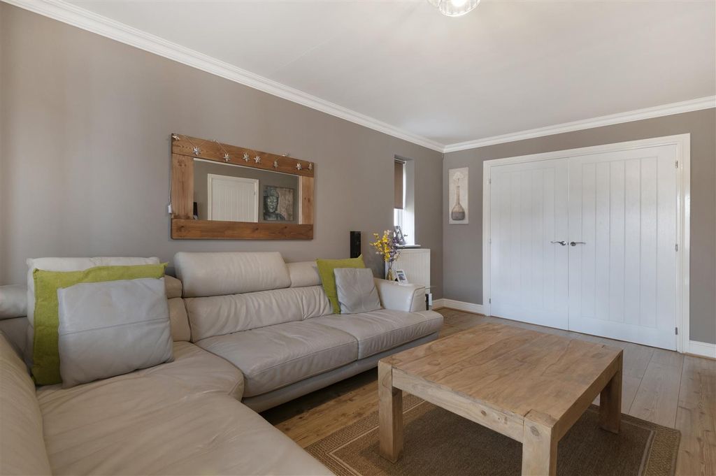 Property photo 3 of 12 Langleyway04.Jpg