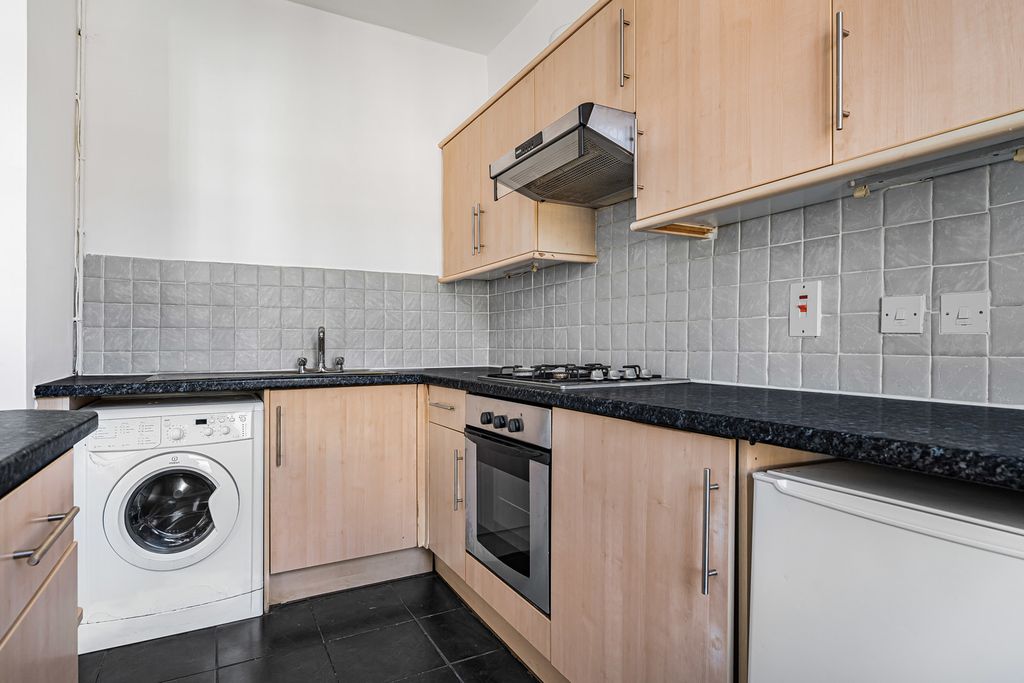 Property photo 3 of 12 Kitchen