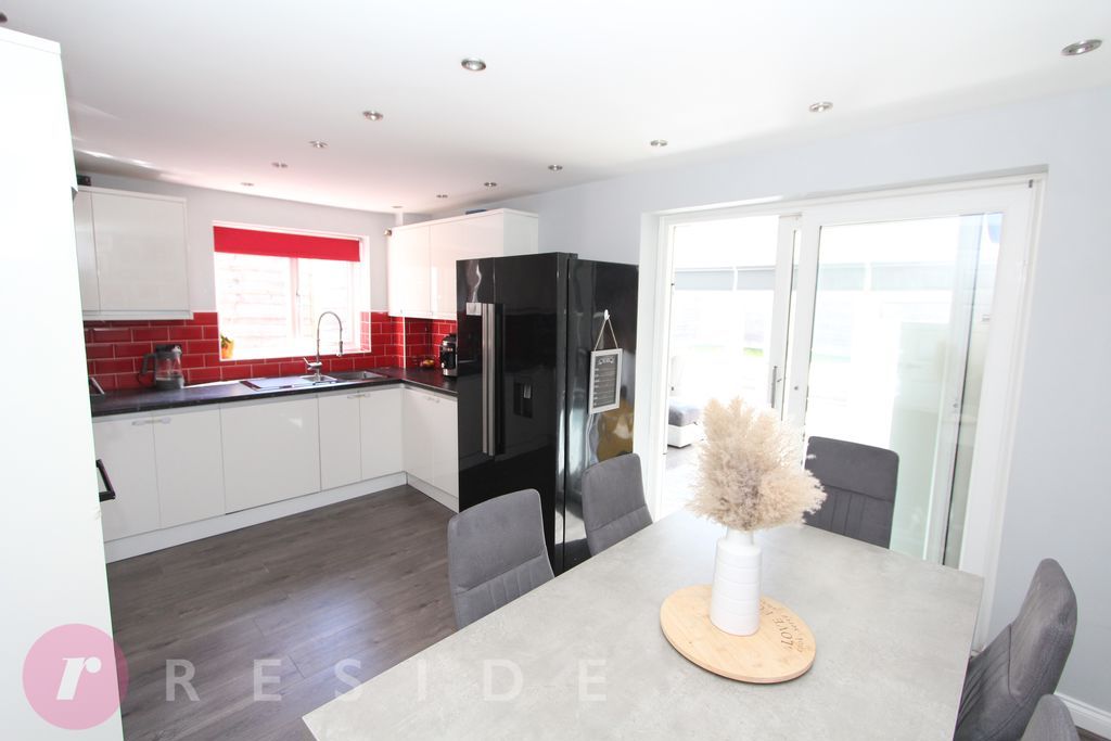 Property photo 2 of 18 Dining Kitchen