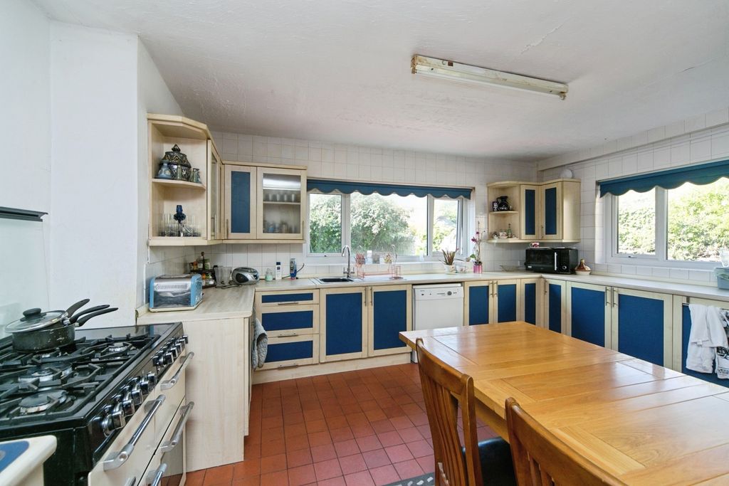 Property photo 3 of 17 Photo