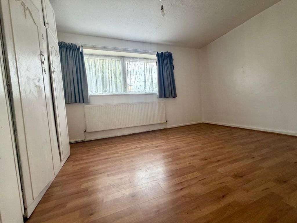 Property photo 3 of 9 7