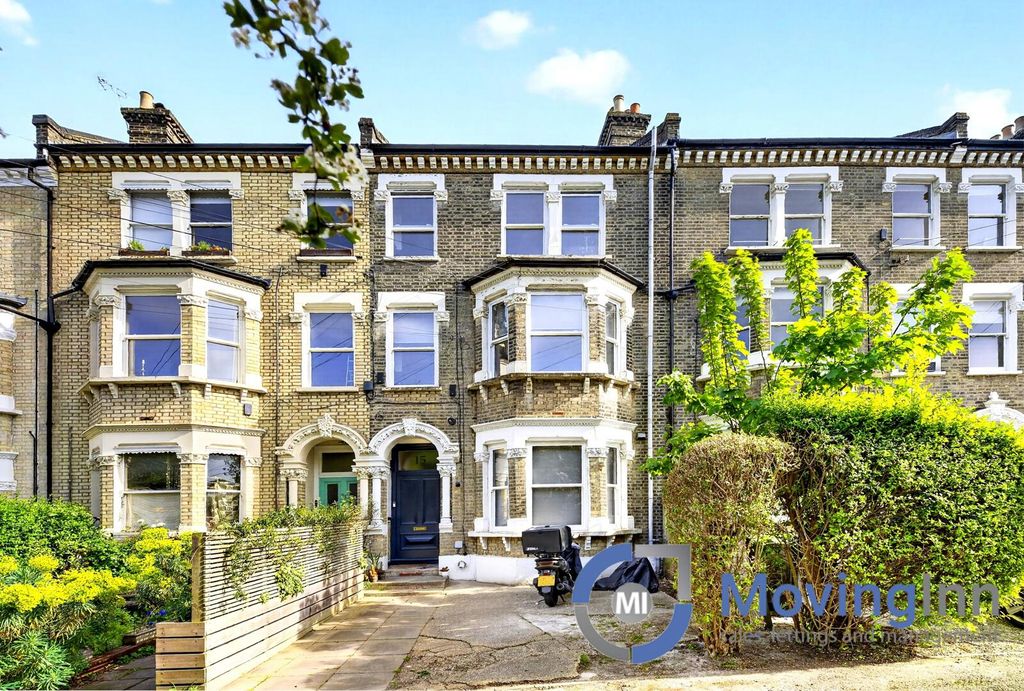 Property photo 2 of 18 Front (Exterior)