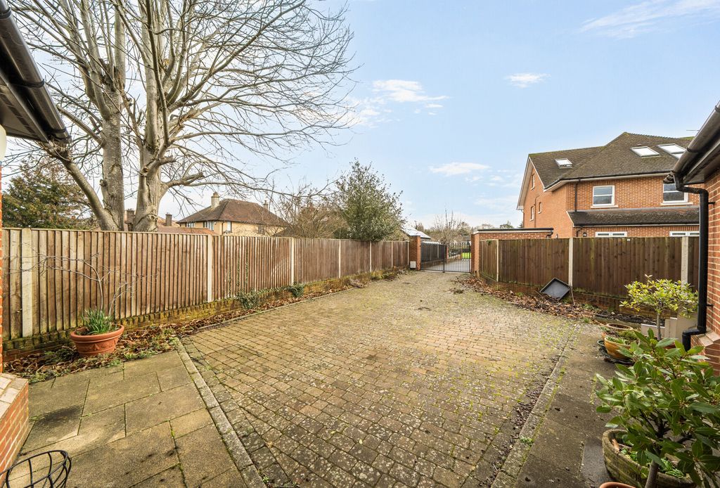 Property photo 2 of 18 Gated Front Drive