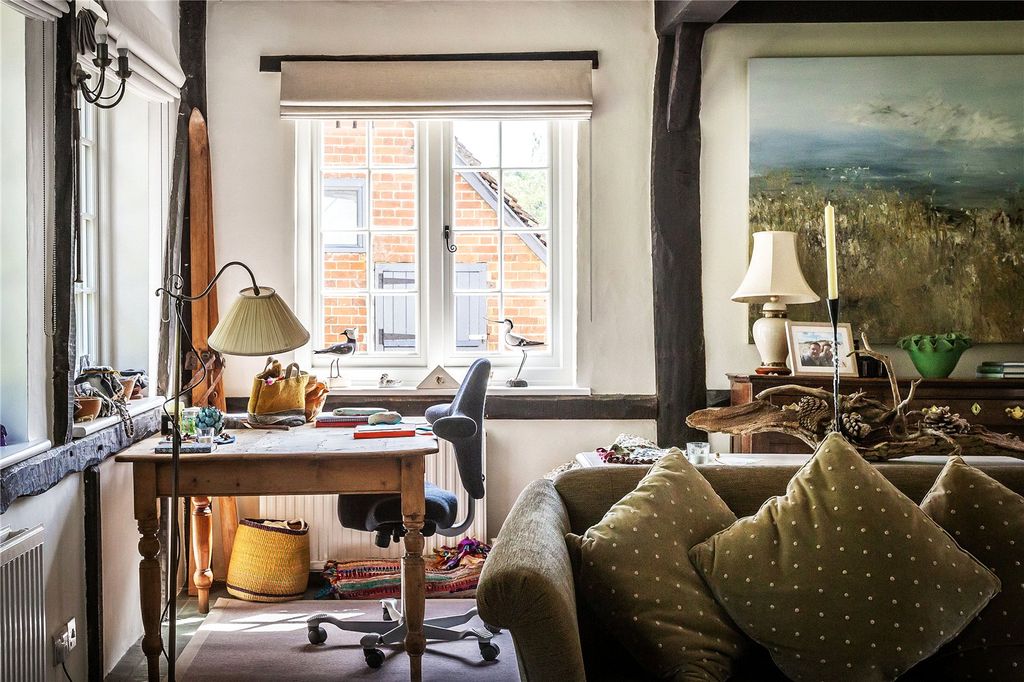 Property photo 2 of 33 House. Partnership