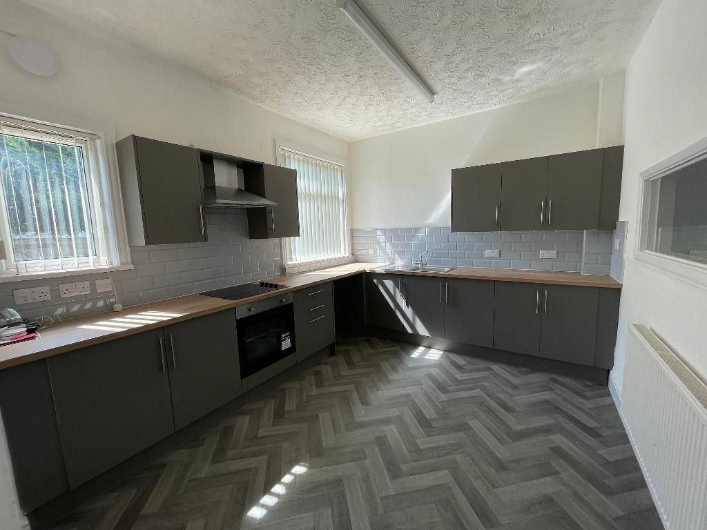 Property photo 2 of 8 Kitchen