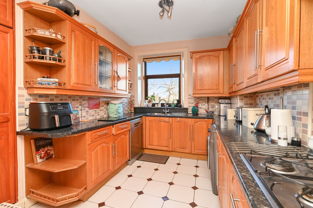 Property photo 3 of 20