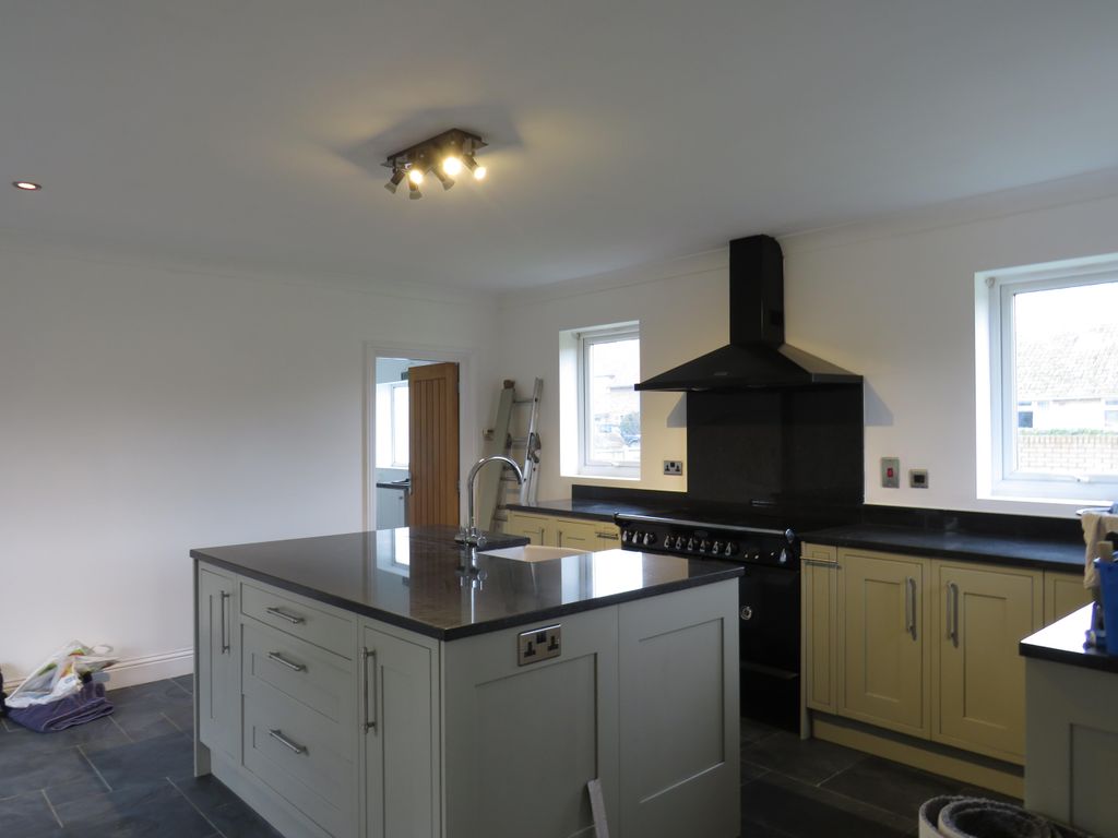 Property photo 3 of 14 Kitchen