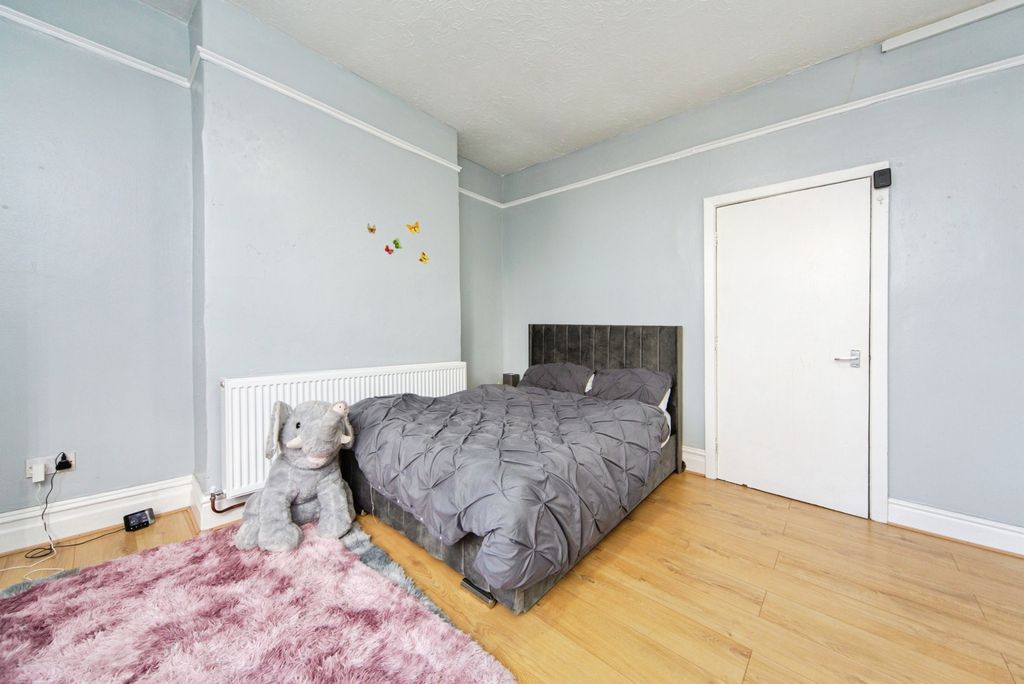 Property photo 3 of 22 Pbox-Img.Jpg