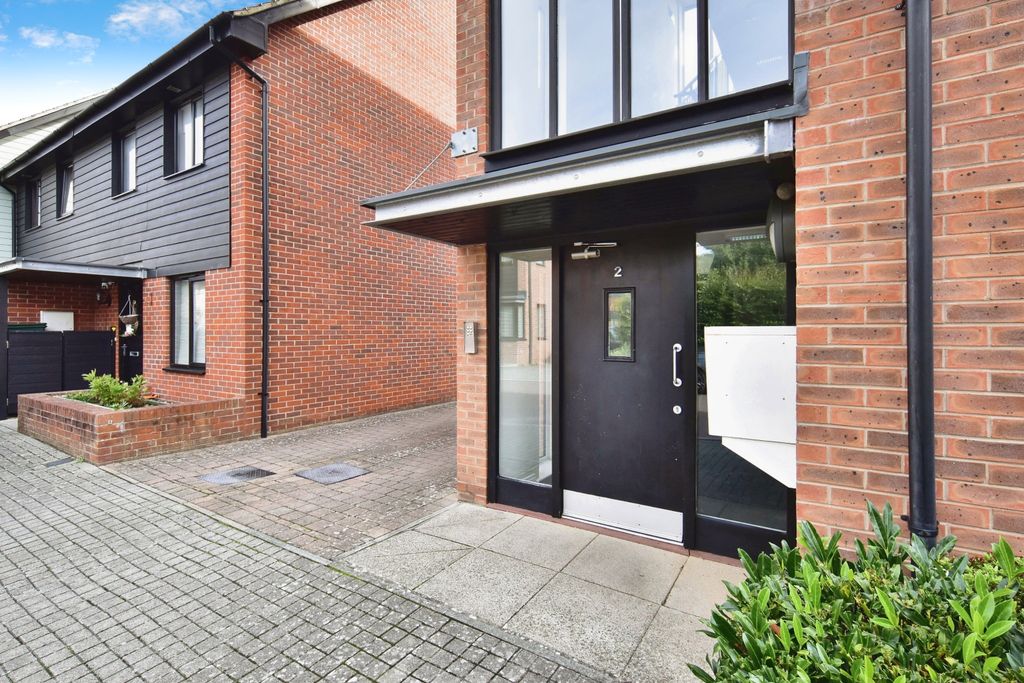 Property photo 1 of 20 Entrance To The Building