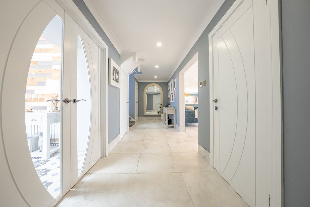 Property photo 2 of 51