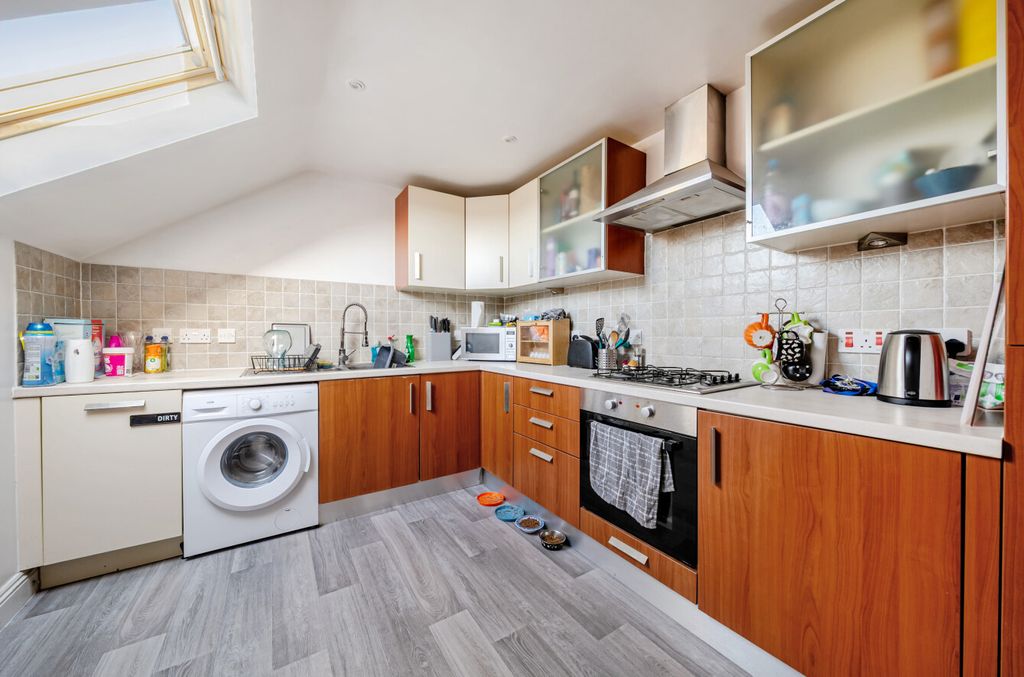 Property photo 3 of 8 1385542-1-692997A...