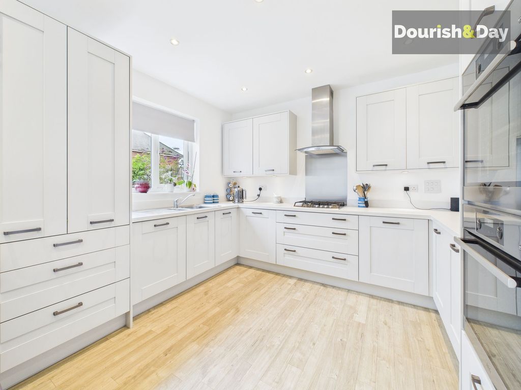Property photo 2 of 16 Kitchen