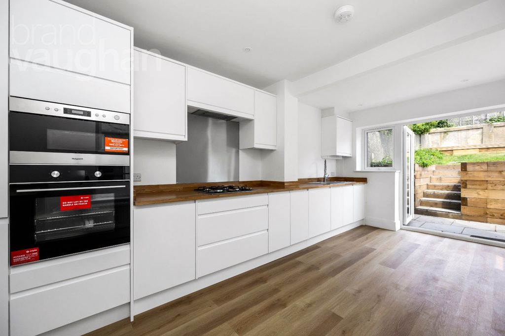 Property photo 2 of 28 Picture No. 21