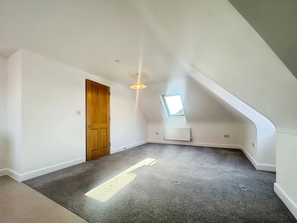 Property photo 2 of 11 8Dae24Ab-Image00008