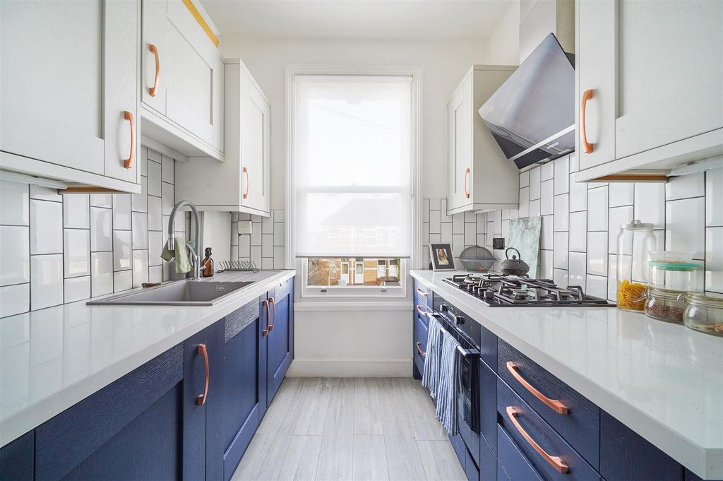Property photo 2 of 10 Granite Workyops In Kitchen