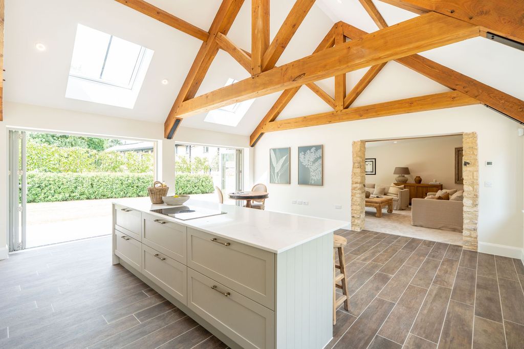 Property photo 2 of 30