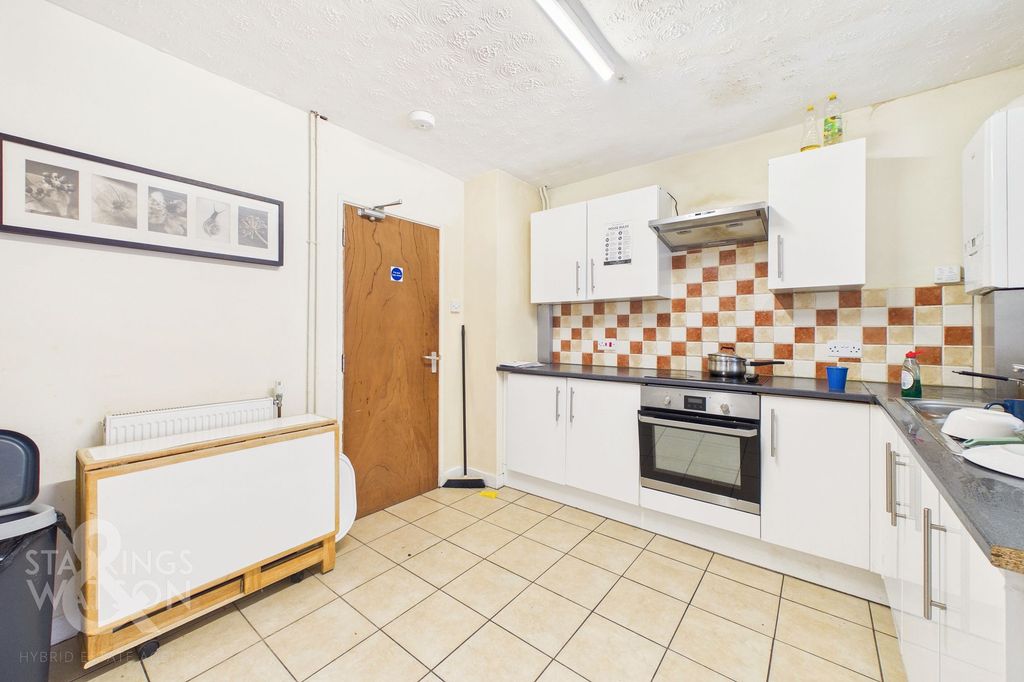 Property photo 2 of 21